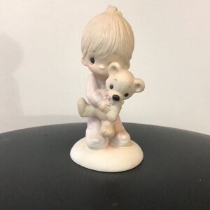 Precious Moments Boy Figurine “Jesus loves me” 1977 vintage